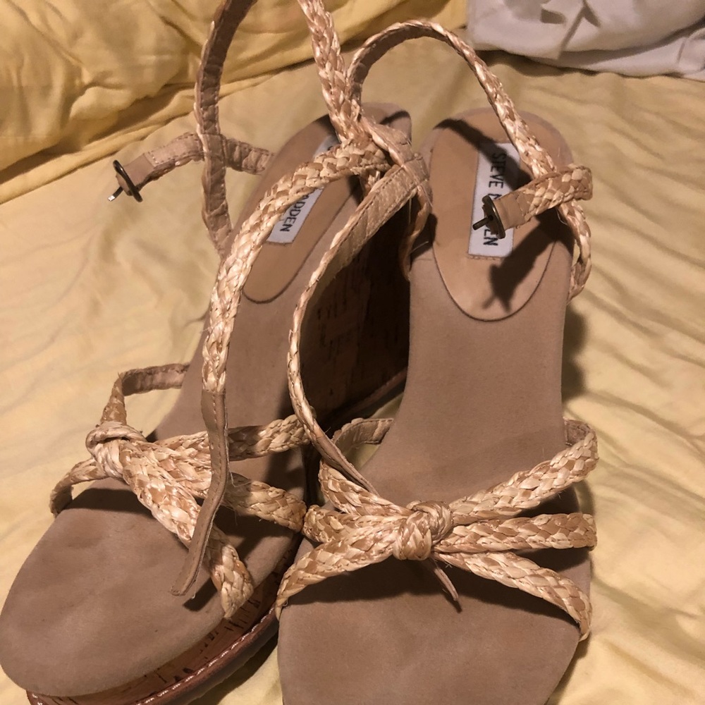 Steve Madden strappy tan wedges